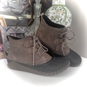 Sorel Out 'N About Taupe Boots